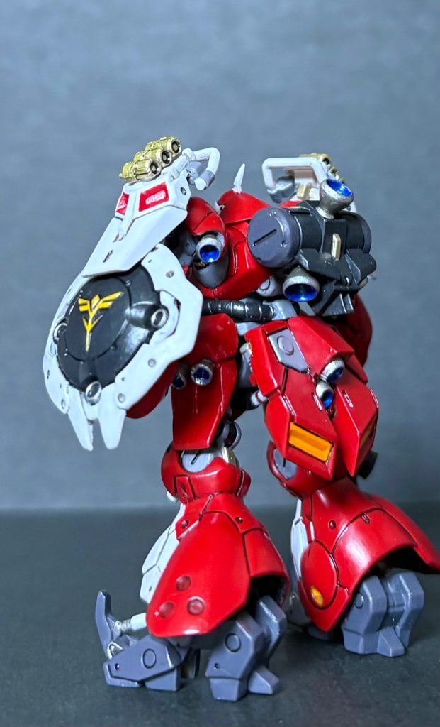 ボロ錆のアベラギさんは、アタシよりもずいぶん若い青年(zaku-kao8)上下関係の厳しい世界で過ごしていたようで、エレベーターに乗る時とか、絶対にアタシに先を譲るんです。塗料のこととか詳しくて、売り場で色々と案内してくれました(zaku-kao8)ちょっと昔の好青年って感じの人でした(zaku-kao8)