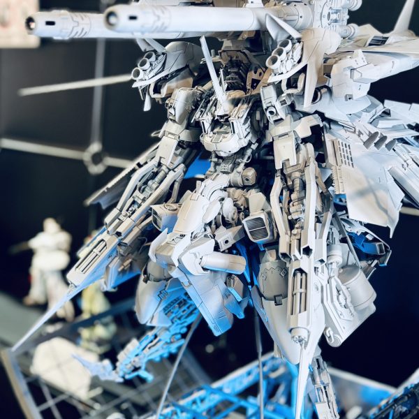 長い間この状態が続いていますが少しずつ作ってます。(終わりがわからないけど)台座でもう半年ぐらいたってる…（6枚目）