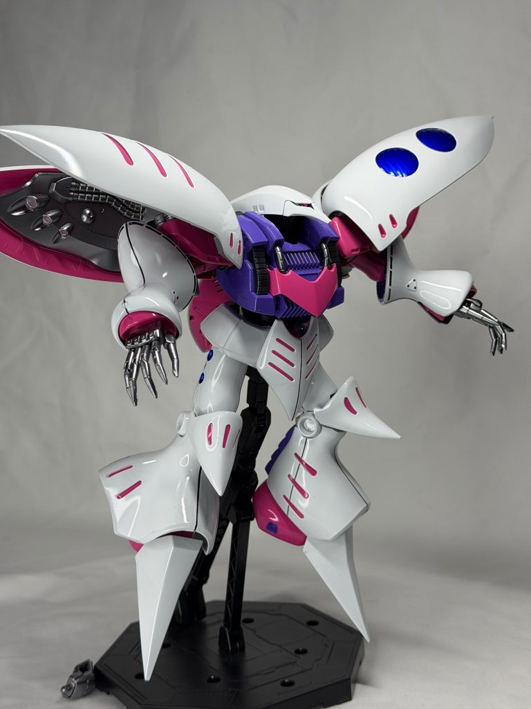 ハンドパーツはメタリック