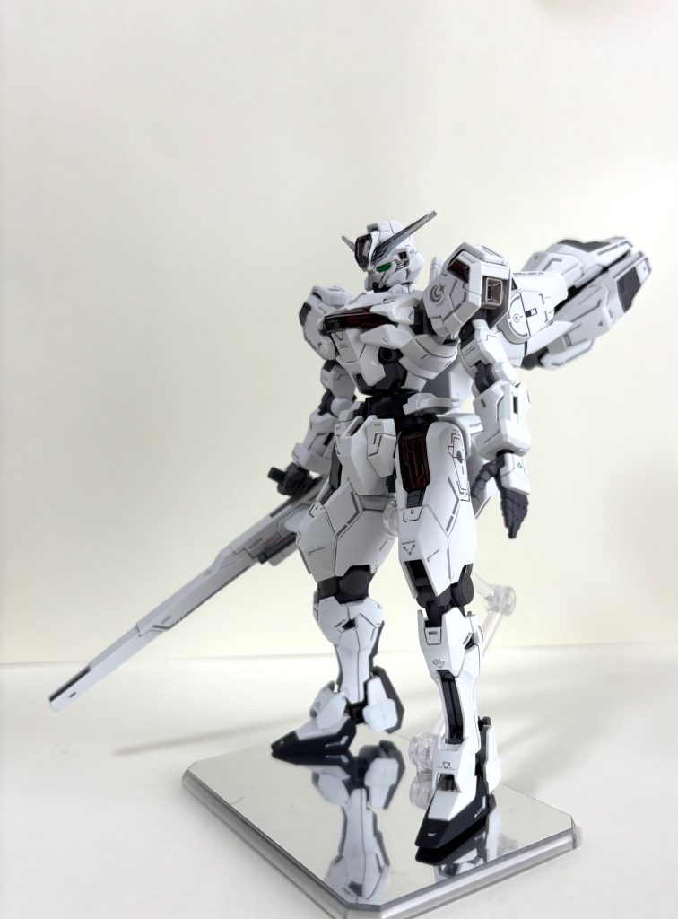 左側スラスター類は黄色からヘビーガンメタリックに変更して色味を抑えました