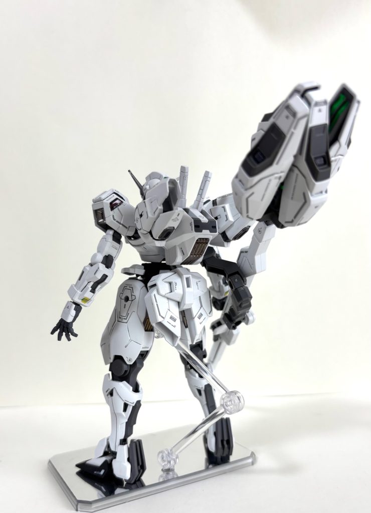 後ろ魔女の箒がでかーい(gundam-kao2)