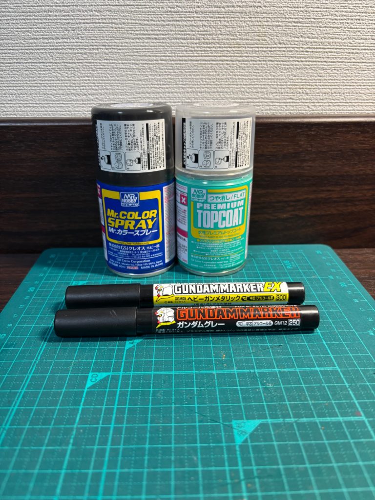 塗料備忘過去イチ塗料少なかったです笑ホワイト部　成形色間接部　ガンダムグレー腰やつま先　ジャーマングレースラスター　ヘビーガンメタリックシェルユニット等除き艶消しトップコートスミ入れはガンダムマーカーのシャーペンと流し込みタイプ次使いたい塗料あり、次もキャリバーンです(iori_sei)