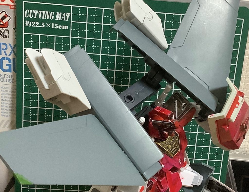 大型ブースター「ZERO」バックパックに装備されているフライトユニット。宇宙戦や空中戦で高い機動力を発揮することができる。