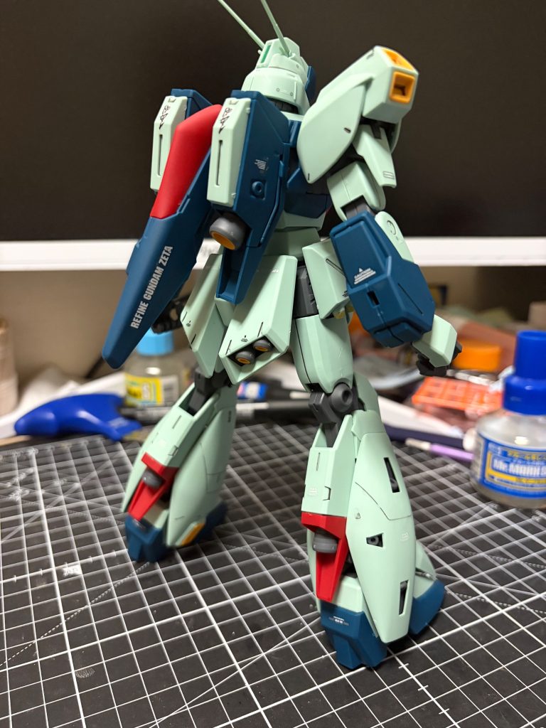 前と後ろデカールとちょっとだけ部分塗装