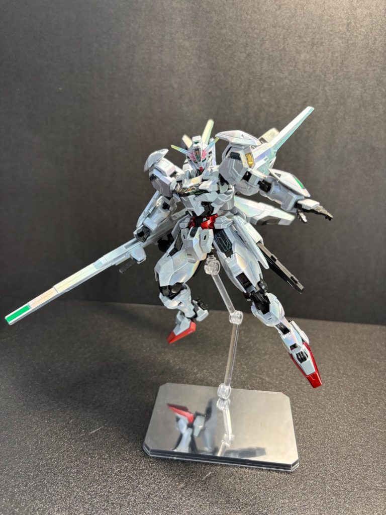 前回と同じ感じのポーズお手軽にホログラムができるなんて、素晴らしい時代ですね(gundam-kao9)