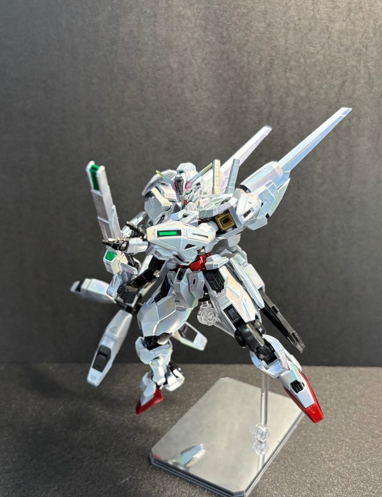 別ポージング実は白のデカールを各所に貼っております主張しすぎない感じにしようかと(gundam-kao6)