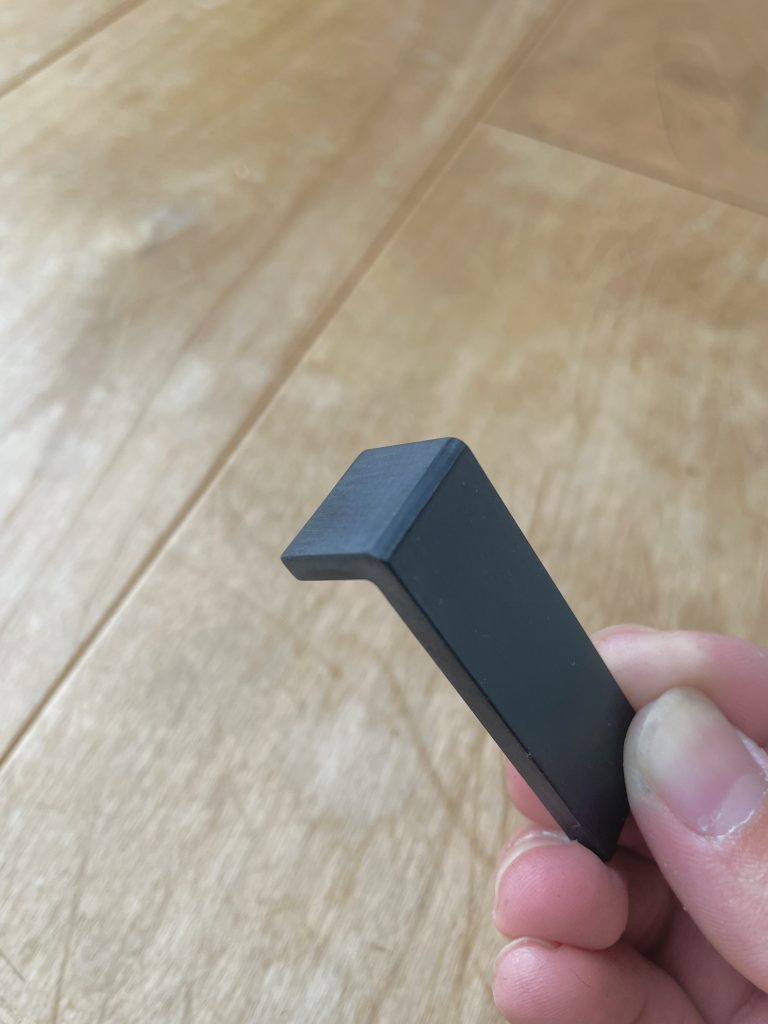作品名：ザクのシールドバキバキに面出て嬉しい<p>角丸かったから整面したら、大成功してまだ嬉しい ちなみに一個前の投稿はミスです。すみません</p>
