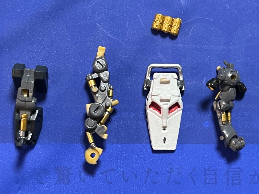 シリンダーはゴールドとシルバーで塗り分けました。この辺りの配色は個人的には定番パターンです。