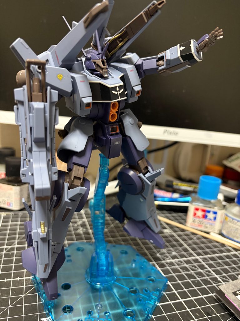 ポージングやっぱりデカいっすね。ご覧いただきありがとうございます。