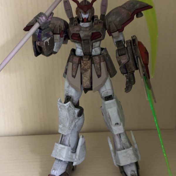 白いところが綺麗すぎたのでグレーで汚しといた