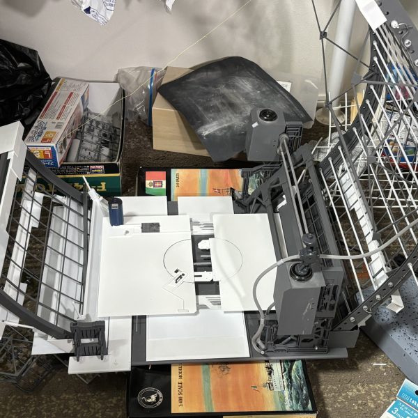 長い間この状態が続いていますが少しずつ作ってます。(終わりがわからないけど)台座でもう半年ぐらいたってる…（7枚目）