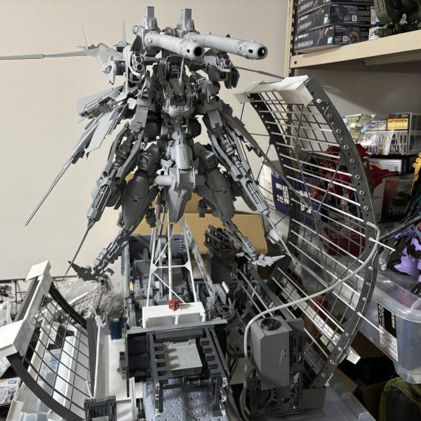 長い間この状態が続いていますが少しずつ作ってます。(終わりがわからないけど)台座でもう半年ぐらいたってる…（3枚目）