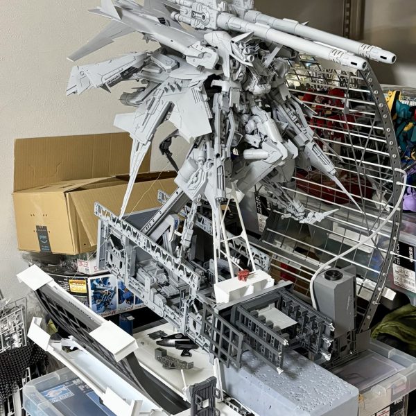 長い間この状態が続いていますが少しずつ作ってます。(終わりがわからないけど)台座でもう半年ぐらいたってる…（2枚目）
