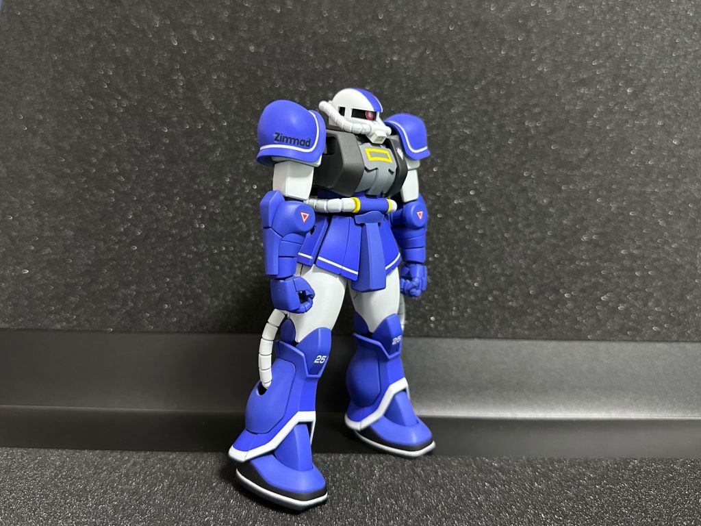 デカールの乾燥に1日取りましたが浮いてしまいました。軟化剤も塗ったのですが曲面は難しい