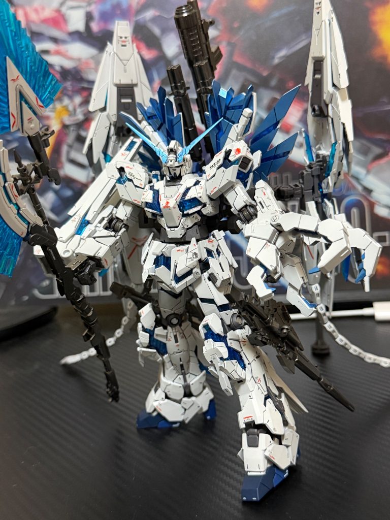 ペルフェクティビリティ自体はRGなのですがバックパックの武装とプロペラントタンクはHGフルアーマーユニコーンガンダムから活用して制作してみました