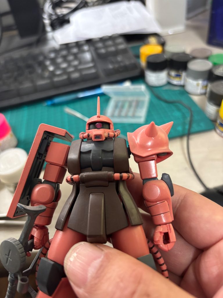 モノアイをレジンにてクリア化しました。この勢いでこのシーンの再現を画策。積んでたガンダムもあったし。
