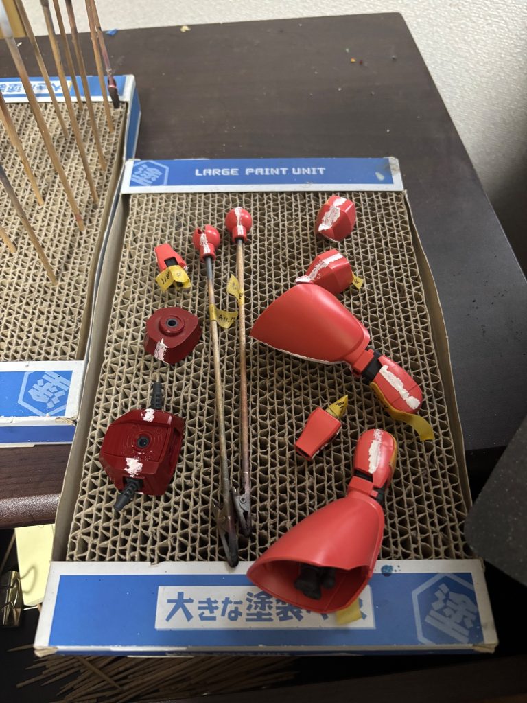 結構古いキットなんで合わせ目もいっぱいあります。めんどくせえw