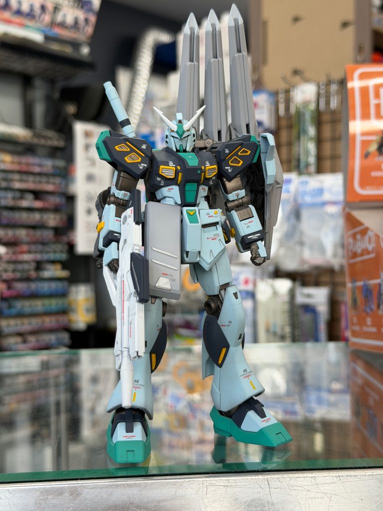 量産型νガンダム半壊状態–2枚目/制作者：@YUHIvvc