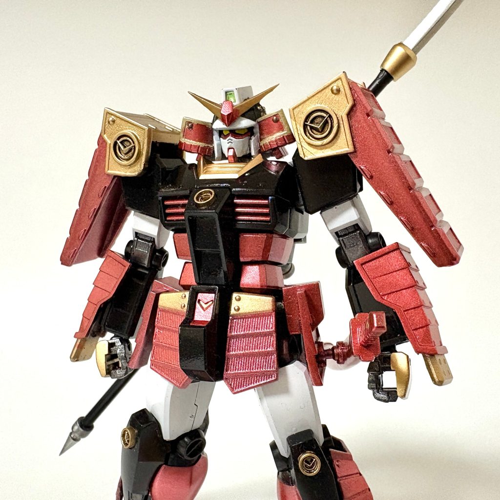 前回の「BB戦士：武者サザビー」から本格的に3Dモデリングをスタートし、今回満を持してリアルタイプモデルにチャレンジしました。現状品に合わせてパーツを何度も作り直し約1か月半くらいで完成となりました。正直なところ、やり直したい部分は山ほどあるのですが、それは今後スキルを蓄えていくことでクリアできたらいいなと思います。今回、武者ガンダムが出来たということは、他の7人衆もチャレンジできるものがあるかもしれません。時間はかかるかもしれませんが、是非応援の程宜しくお願いします^^とりあえずゴールで来たことが嬉しい！頑張った～^^