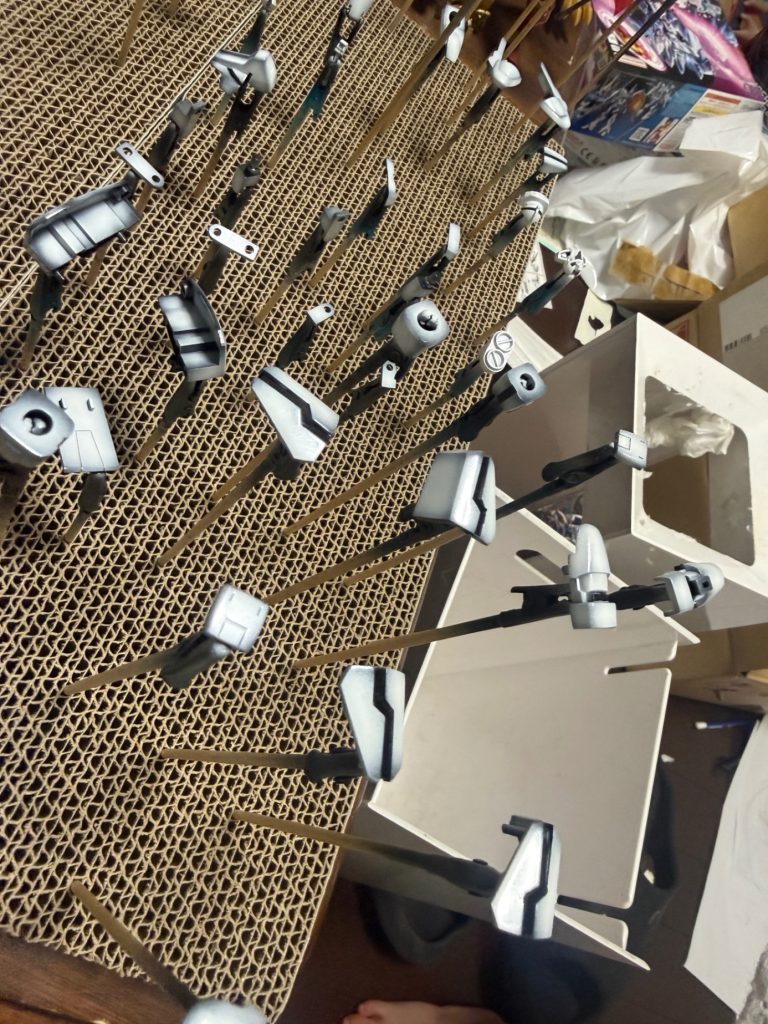 マスキング頑張ったのに写真してなかった…スターゲイザーの特徴でもある黄色のホログラムのシールの部分塗り分け頑張ったのに…