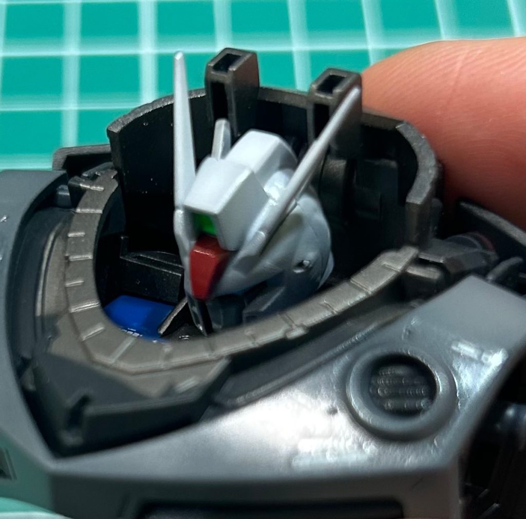 中身はガンバレルストライカーに合わせ、105ダガーを入れました。
