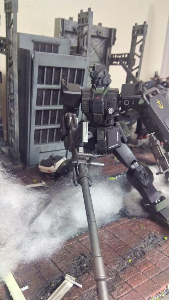 どうでもいい話、投稿は結構、久しぶりなんですがガンプラを作っていなかったわけじゃなくて、実は、あの欲しいガンプラが買えないので、他社のプラモを作ったり、同じバンダイのワタルシリーズとか30MMのアーマードコアシリーズを作ったりして色々とやってました。タミヤの戦車とか装甲車とか色々と作ってたんですが、ああいうの楽しいな。