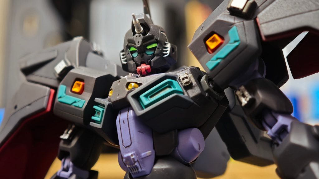 すこし前からヘキサカラーの色味が好きでメインの黒色にヘキサブラックを、差し色のクリアーパーツには銀河英雄伝説のヒューベリオングリーンを試してみました。