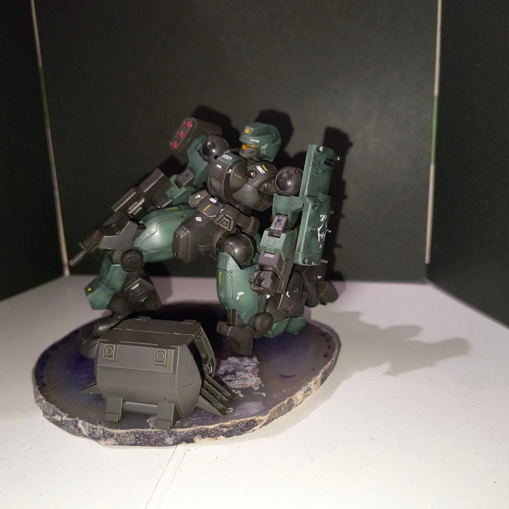 このコンテナがいいっすね(gundam-kao3)。軍人も置けばよかった(gundam-kao5)