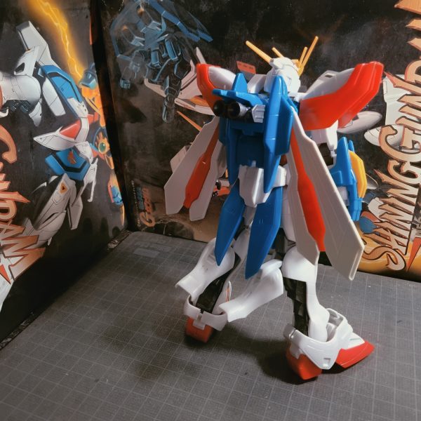 旧キットゾリディアなんて誰もいないだろうと思ってたら、さすがGUNSTA、おられました。昔背部スラスターのボールジョイント化したモノです。多分途中で1/60V2見かけて購入して、更にMGが始まったで頓挫しています。肩部品紛失。MK2の方はちゃんと塗装中。※このやり方だと塗料が少し節約できますが隣のパーツが砂吹きになっちゃいますのでまあなんともな方法です。HG Gガン1/100はポリキャップ剥き出しをどうにかすれば、というか、パチ組み終了でも、キットのこの完成度なら終了でいいかもしれんです。※以下は個人の感想です。ダイヤのＡのアニメ再開ですが事前のＯＰ発表がGLAYでもなくましてや初っ端の時の歌手でもなくで「そりゃねえわ」と思ってたら、結構話も不評があるようで。このままだと俺たちの麻生があんまり目立たないのか？見てないのでアレですけどひがっさんの最後のシュシュシューやったか？とかなにかと矢面に立たされるゾノ（結構ファンです）の最後の雄たけび「ざまあみさらせク✕があ」のカット危惧とかまあいろいろあります。※これもあくまで個人の感想です。一部引用なので大丈夫かと思いますが（画像右）1/60ザク大河原御大作です。これをガキの時に見てスゲエと思って、今でも太ももの銀の出し方がわからん、スゲエとかその他もろもろスゲエです。あと、開田画伯スゲエ。（4枚目）