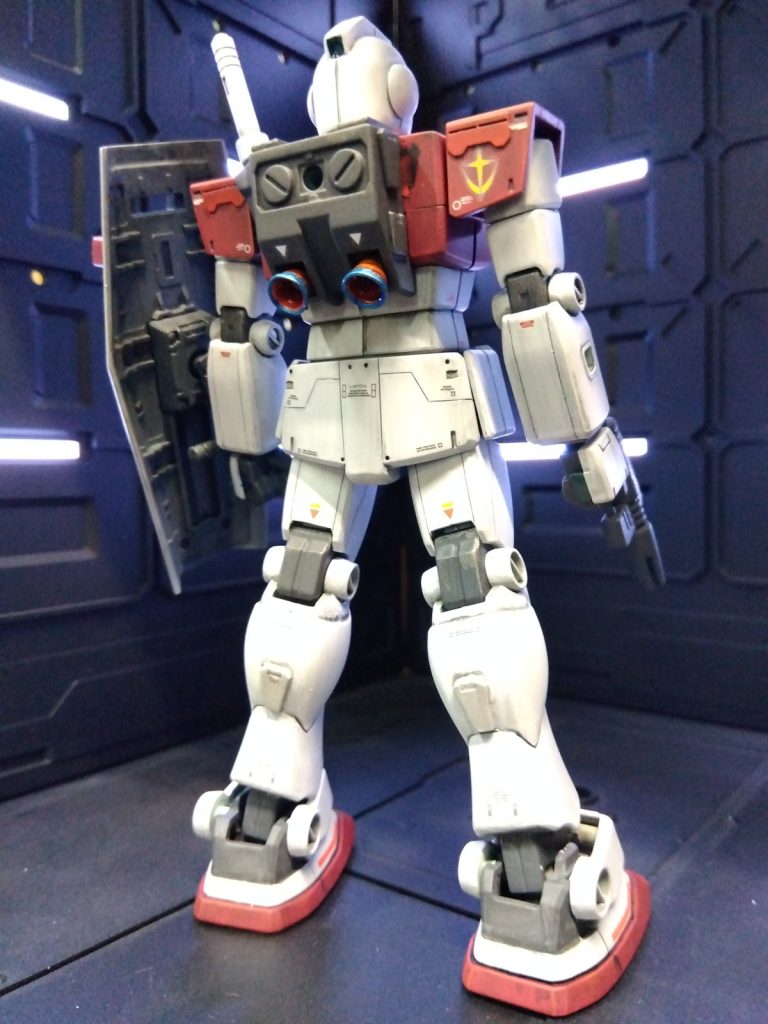 4月29日に完成したので機体ナンバーは「29」ガンダムデカールを随所に使用。1st系は矢印や三角多くてなんだか懐かしい感じ。