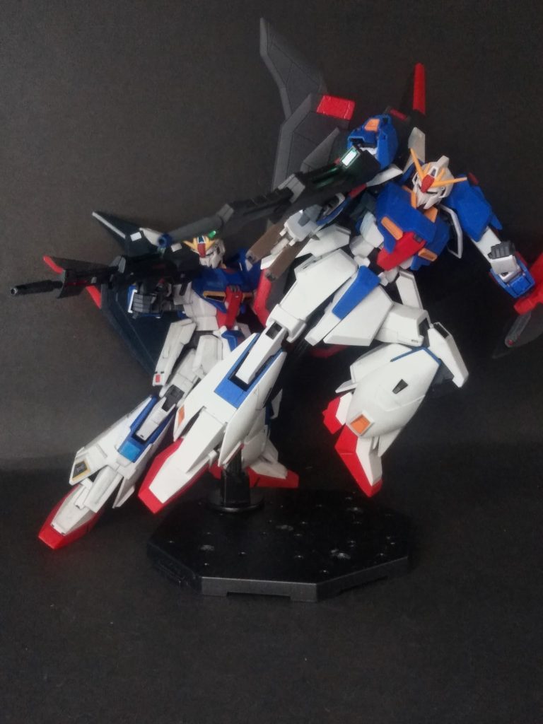 『ネオ・ジオンのAMX-103 ハンマ・ハンマ』との戦闘にて中破した『Ζ ガンダム』この状況は『強襲巡洋艦アーガマ』より『アナハイム・エレクトロニクス社の販売部副部長 ヨコナ・ガシィ女史』に伝えられた『Ζ ガンダム』の補修、改修パーツを手配し直属の部下(私兵)である『バァニ・イング 少尉』に護送任務を委せる『ヨコナ女史』だった&nbsp;と、云うわけで妄想ζζ 我ら地球防衛隊 ver, ζζ『HGUC 1/144 [ゼータ ガンダム]』『HGUC 1/144改造 [量産型 ガンダム Mk-Ⅱ B 型]』『バァニ・イング 少尉』をご紹介 ✨😌✨