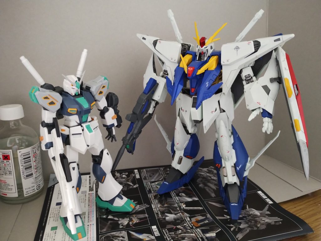 アリュゼウスのνガンダムと体格差が大きい…