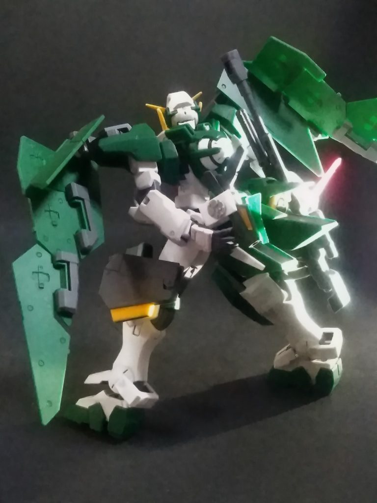 ｢ガンダム デュナメス｣といえば｢GN スナイパー ライフル｣を使った遠距離からの精密射撃を得意とするMS 🧐と！想像しますよね 😁でも自己防衛用かな？🤔｢GN ビーム サーベル｣をオシリ？に装備してイルのです 😤&nbsp;