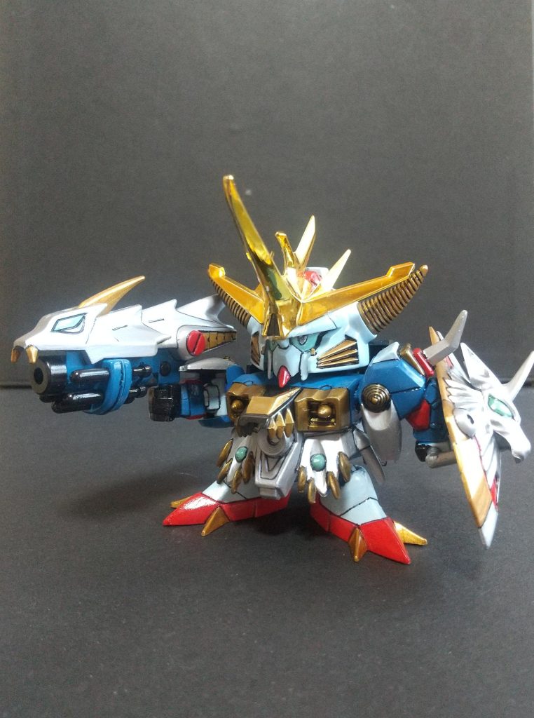 メガフレアーデバイスを構える。あと顔面が前に突き出てる感じがしたので、本来より少し奥にフェイスパーツを取り付けてます&nbsp;