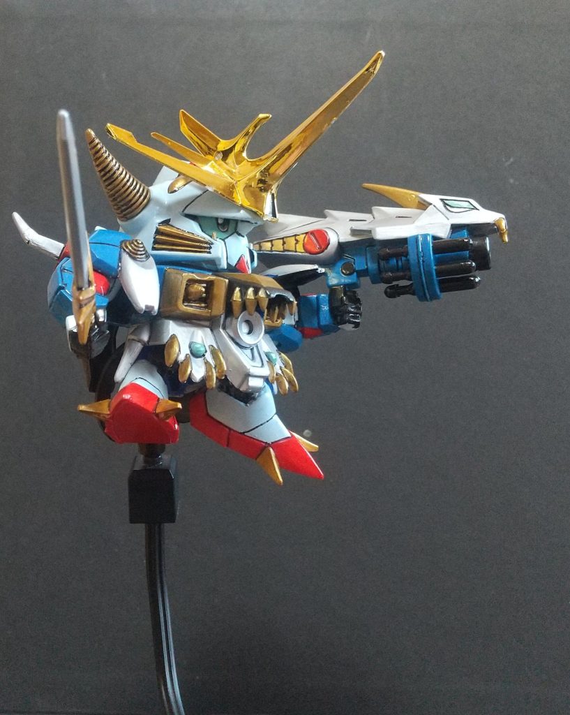 表情が見えにくいので下から。&nbsp;ガンドランダーはあまり馴染みがなかったけど、ナイトガンダムよりファンタジー感が濃くてかっこ良いですね