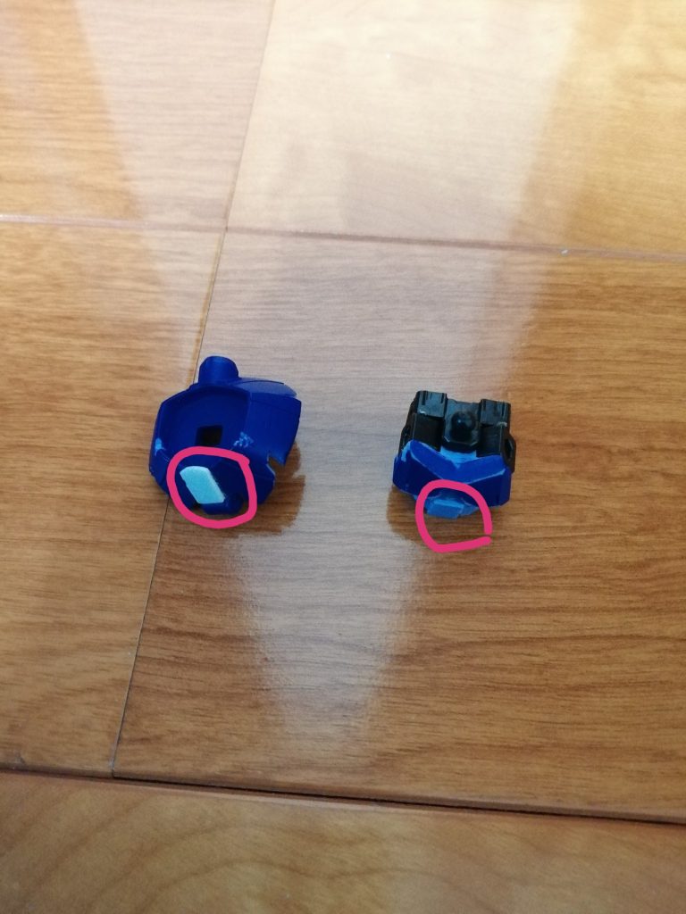 今回ギャンのスカートとコックピットのところにフレームの板をくっつけて改造しました。