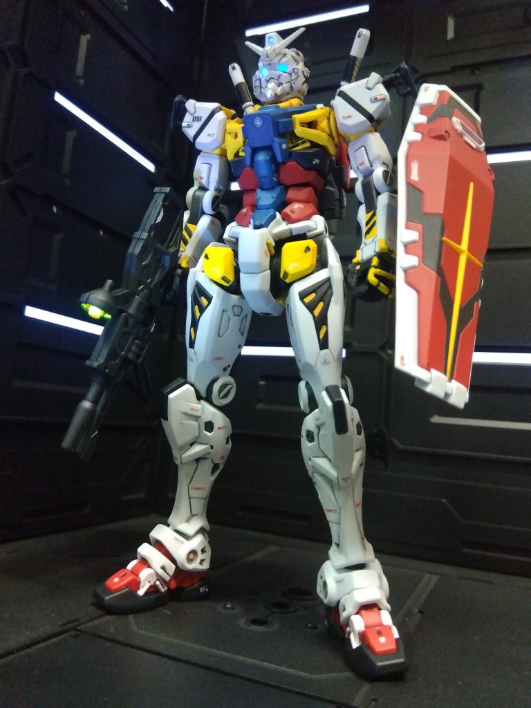 白いガンダム–2枚目/制作者：n.delta