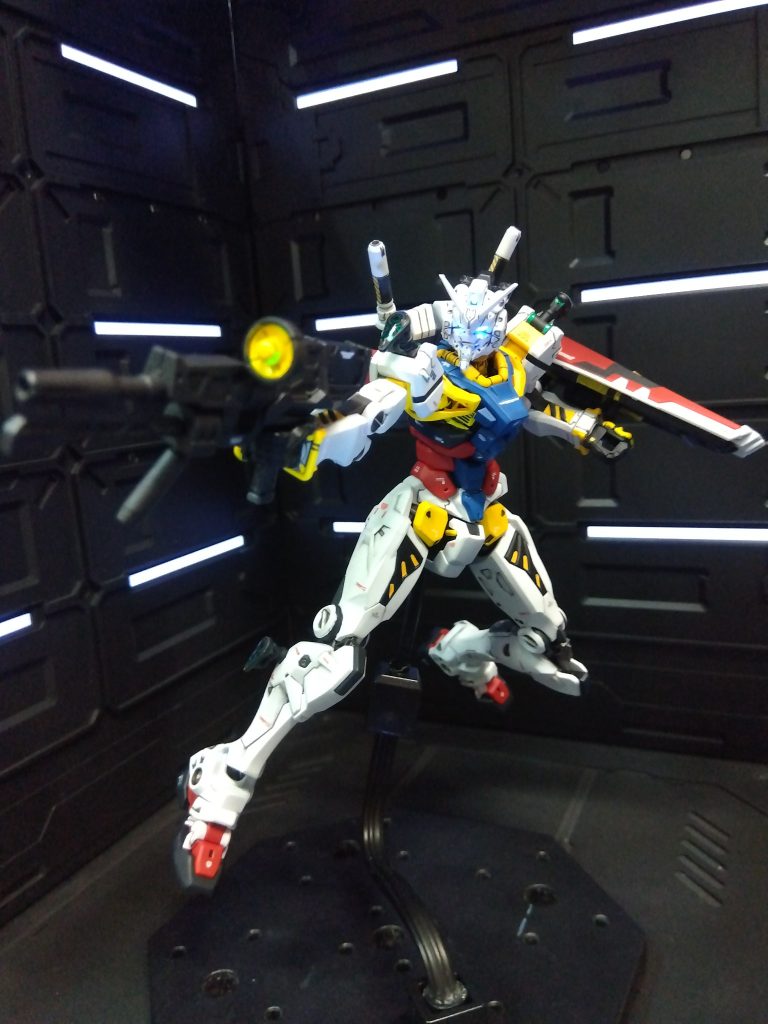 白いガンダム–4枚目/制作者：n.delta