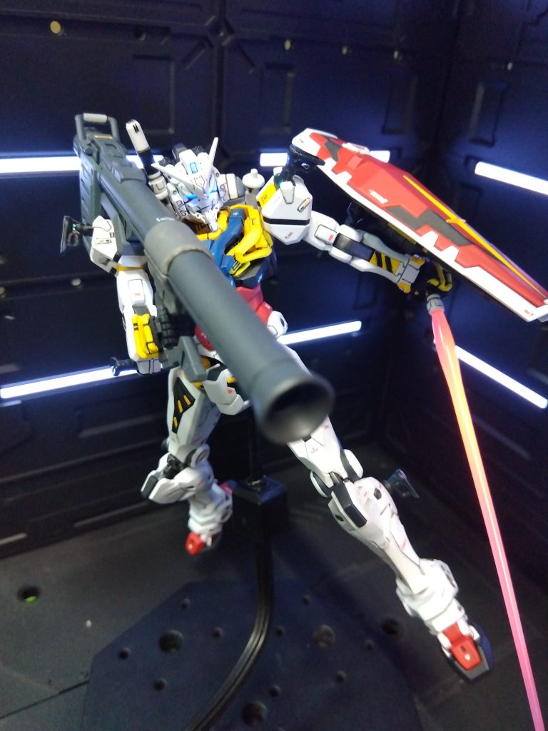 白いガンダム–5枚目/制作者：n.delta