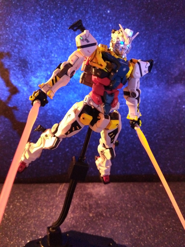 白いガンダム–2枚目/制作者：n.delta