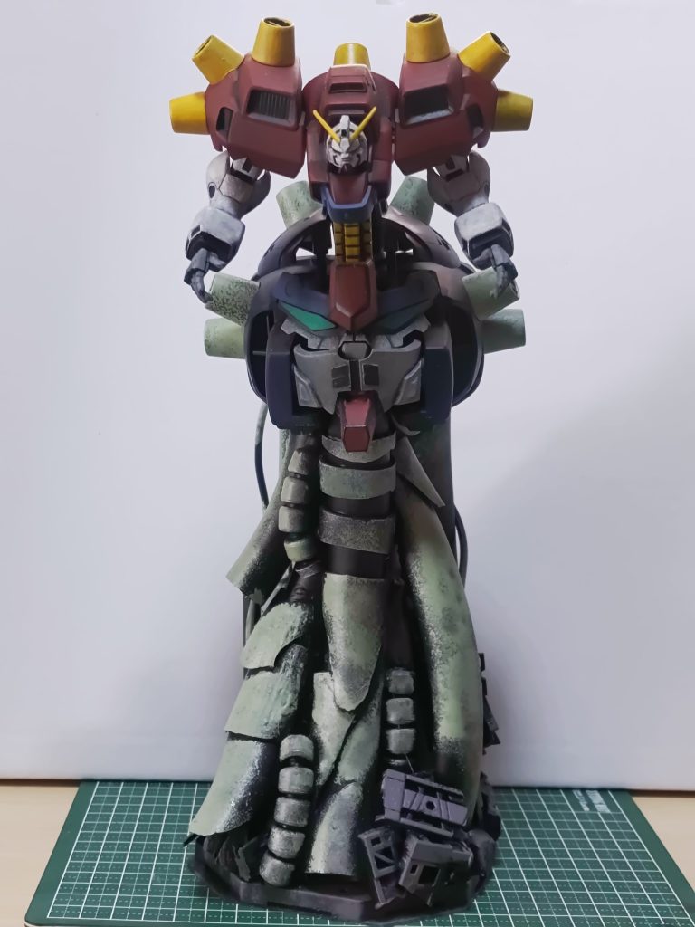 デビルガンダム（下はジオラマ）–3枚目/制作者：ヨモギ