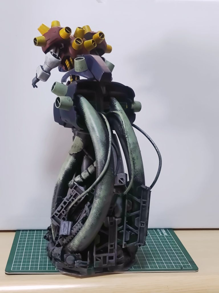 デビルガンダム（下はジオラマ）–5枚目/制作者：ヨモギ