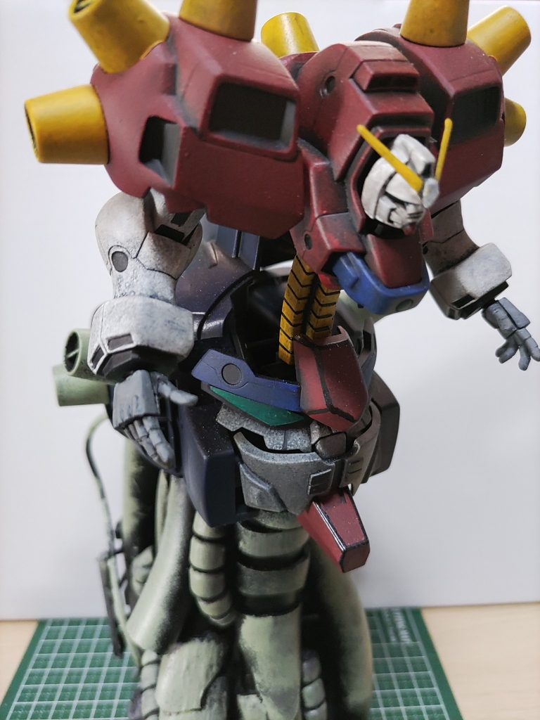 デビルガンダム（下はジオラマ）