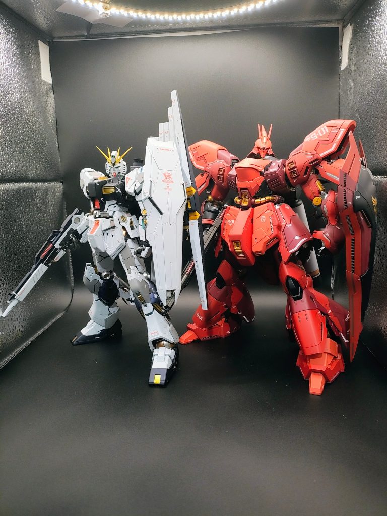 やはりこの2体が並ぶとテンションが上がります！！それぞれの制作過程は以下。MG 1/100 MSN-04 サザビーVer.kaMG 1/100 νガンダム Ver.ka
