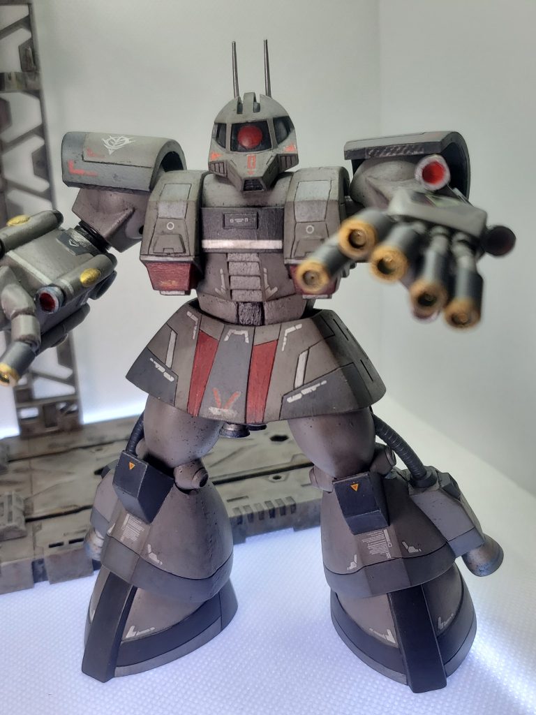 最後にポーズを1枚。色がうるさくならない様に、フィルタリングでグレーをのせています。旧キットを元のイメージを残して作るのが楽しいですね。また、旧キットが気楽に購入できるようになると嬉しいのですが、そんな日が来ることを願いつつ。最後までご覧いただきありがとうございました。
