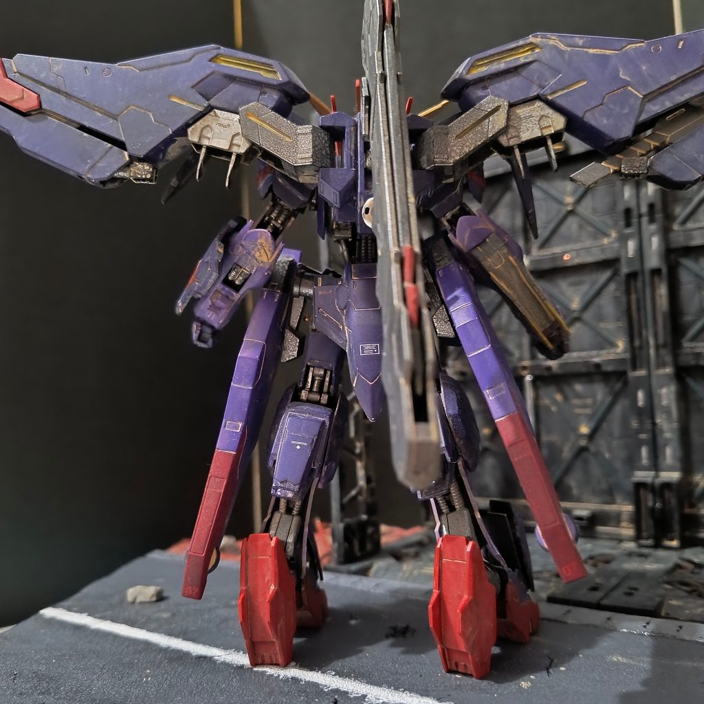 今回初めてあちこち後ハメ加工してみたので思い出深い一作になりました(zaku-kao4)