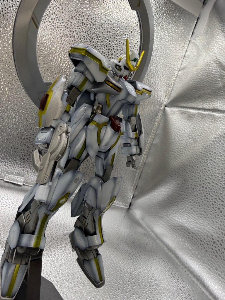 そんなトラブルもありましたが。無事に完成。初めてのグラデーションでしたが個人的にはめっちゃ納得しました！後ろのリングだったり戦闘中のビームエフェクトもあったのですが。スターゲイザーらこの仁王立ちみたいなのだけでいいかなって思ってたのでパーツの切り出ししたところでやめてます。もし気が向いたら付けるかもです。長々読んでいただきありがとうございました！まだまだうるつや塗装続きます！次はどうしよかね。よろしくお願いします！