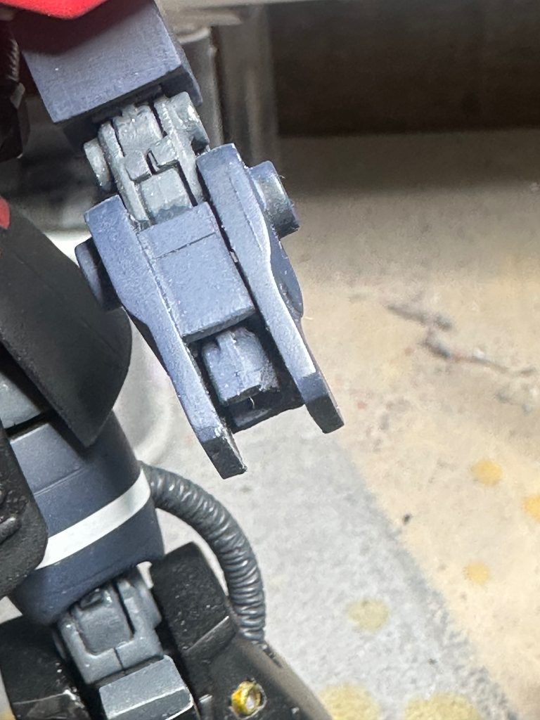 内部フレームはガンダムMk-Ⅱなので手首も可動します。