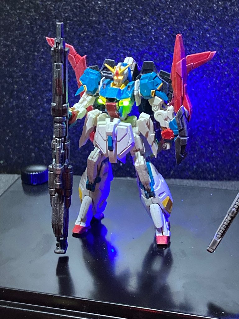 ツインアイはファイバーで光を導いてます。