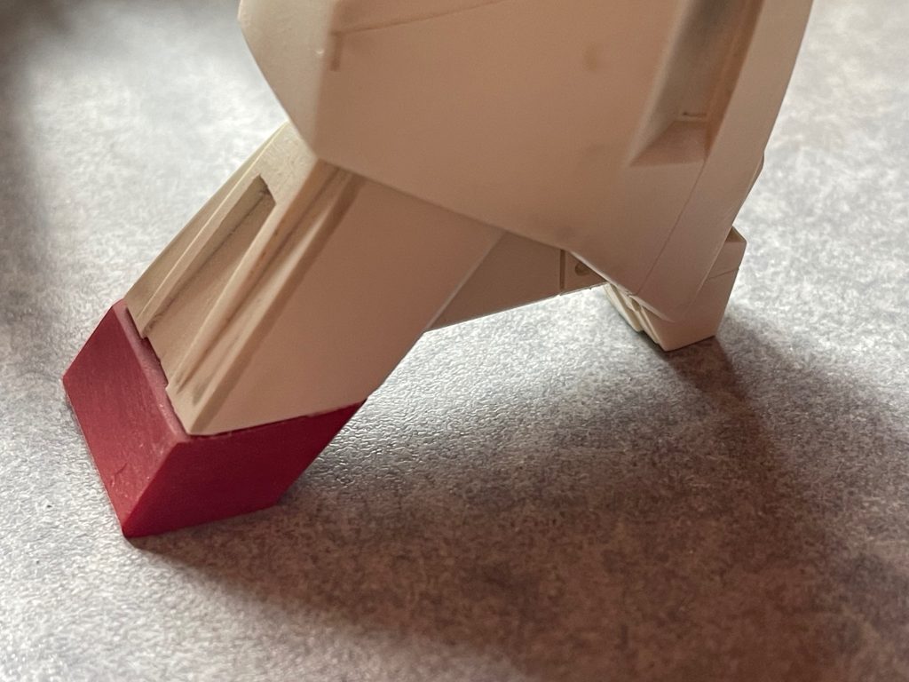 　まずは組み立て😃脛のカバー？が当たって意外と接地性悪い